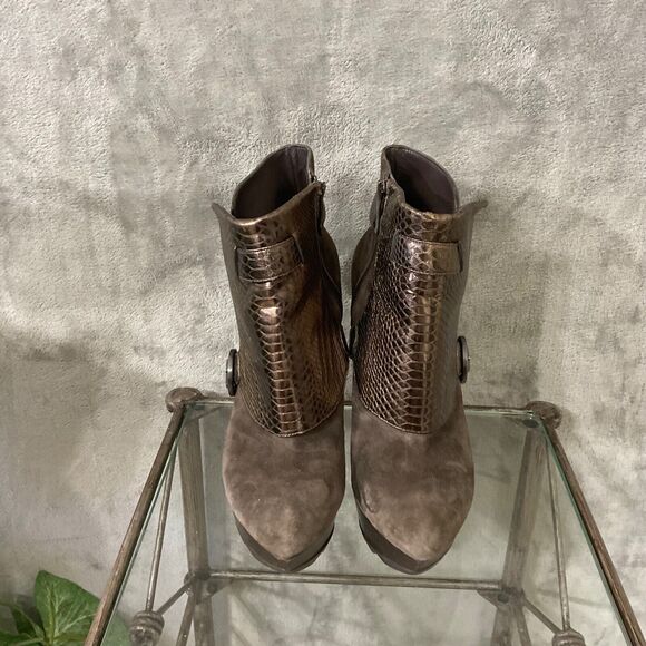 GUESS BY MARCIANO BROWN SUEDE snake print BUCKLED ZIP stacked Booties women’s 9M - Picture 2 of 10